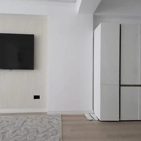 White Titanic Sunshine