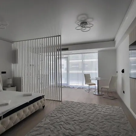 White Titanic Sunshine