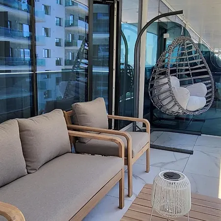 White Titanic Sunshine *