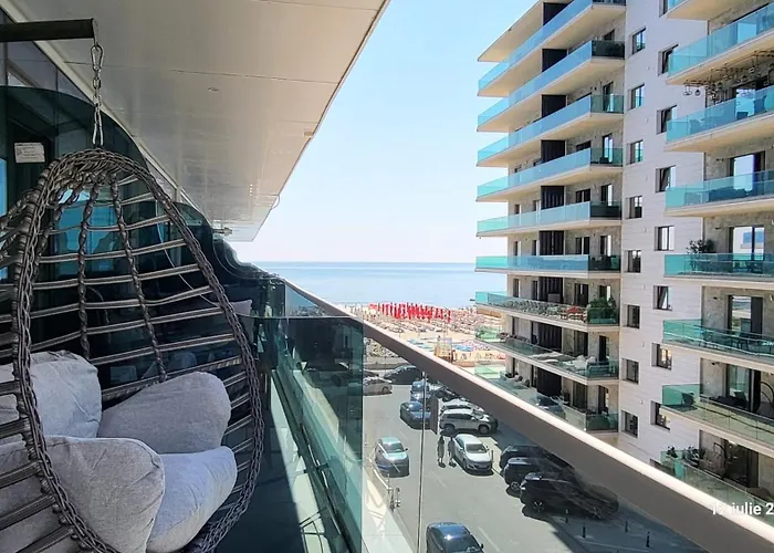 White Titanic Sunshine *