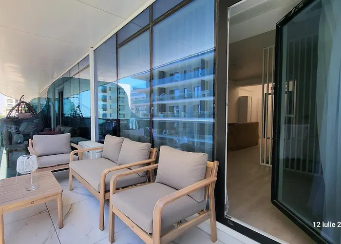 White Titanic Sunshine *