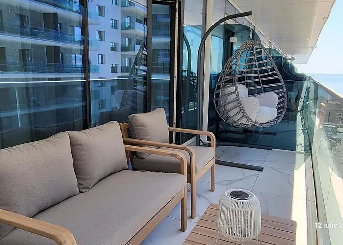 White Titanic Sunshine *